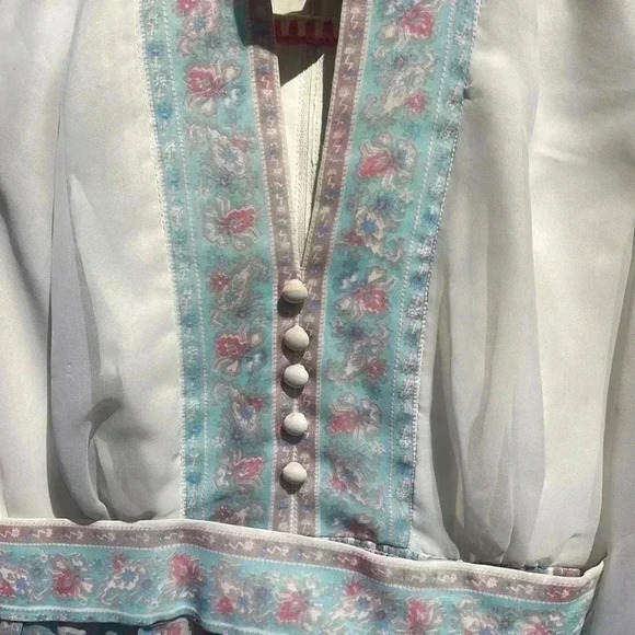 Vintage woman’s dress. The stress is super tiny. Measurements in photos. - Picture 2 of 14